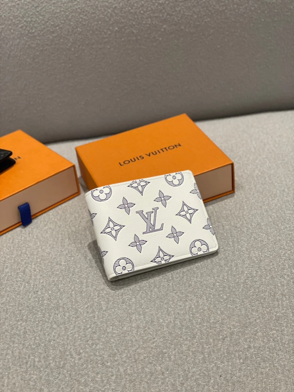 LV 白印花 八卡短夾