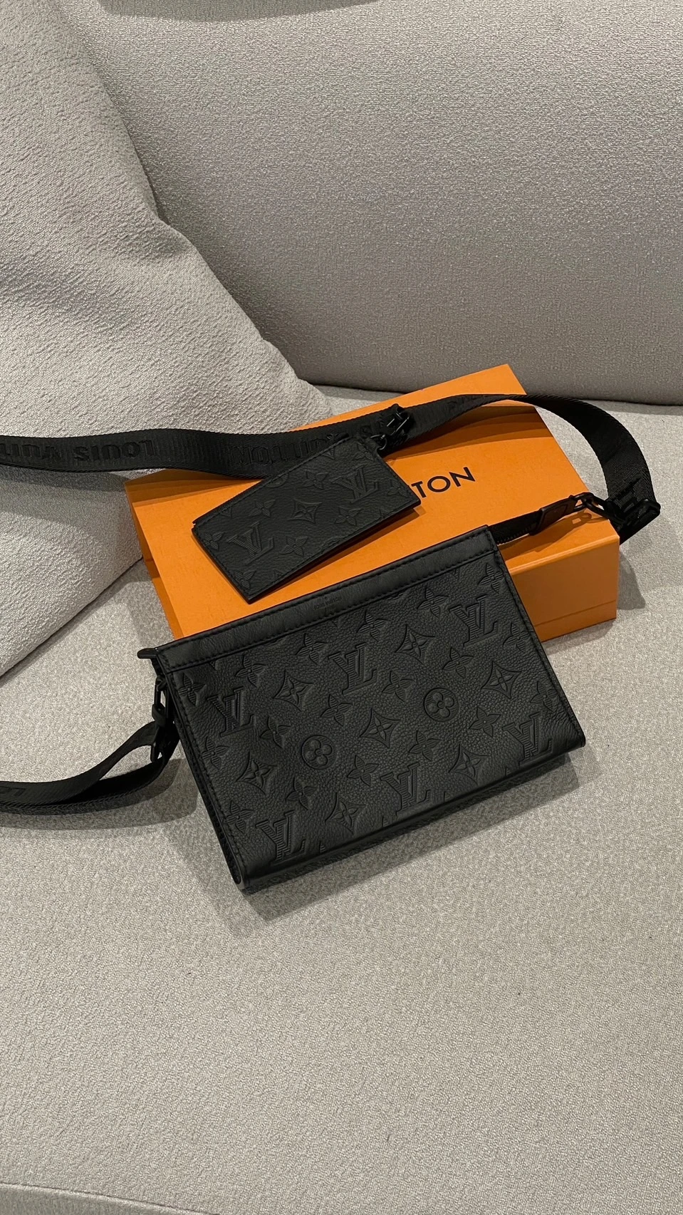 LV 黑壓紋二合一包