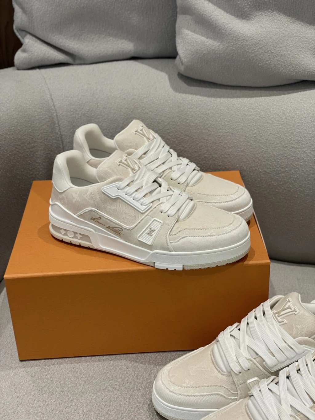 (依尺寸報價)LV 最新款鞋