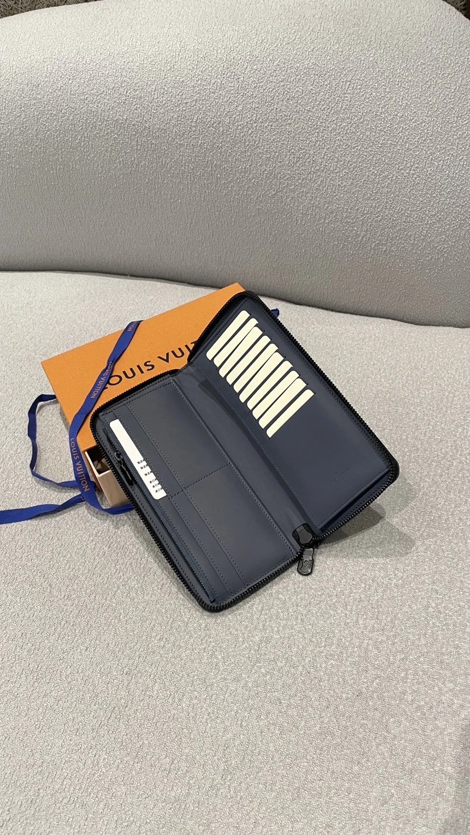 LV 藍壓紋 全開式長夾