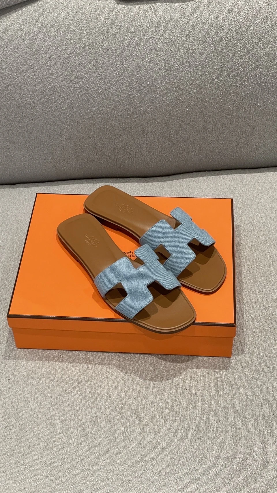 (依尺碼報價)Hermes 牛仔拼接拖鞋