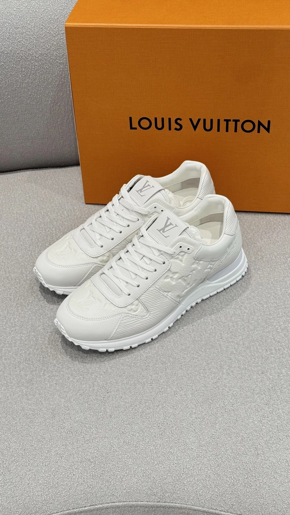 LV 白壓紋印花 運動鞋