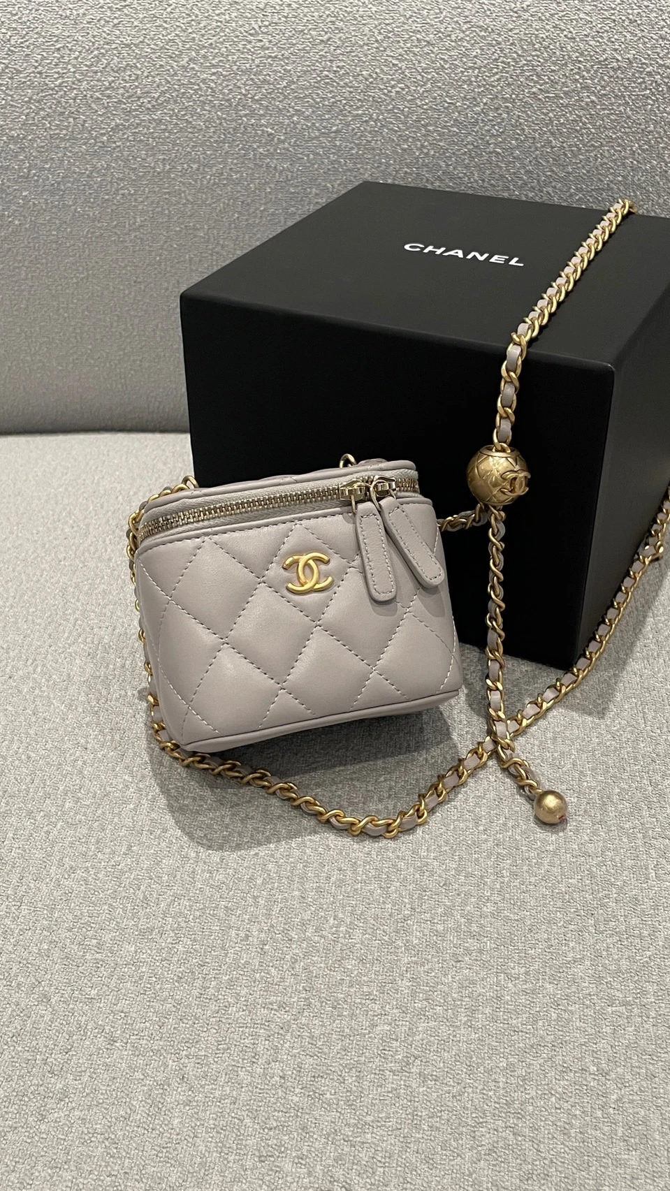 Chanel 灰金小盒子小金球