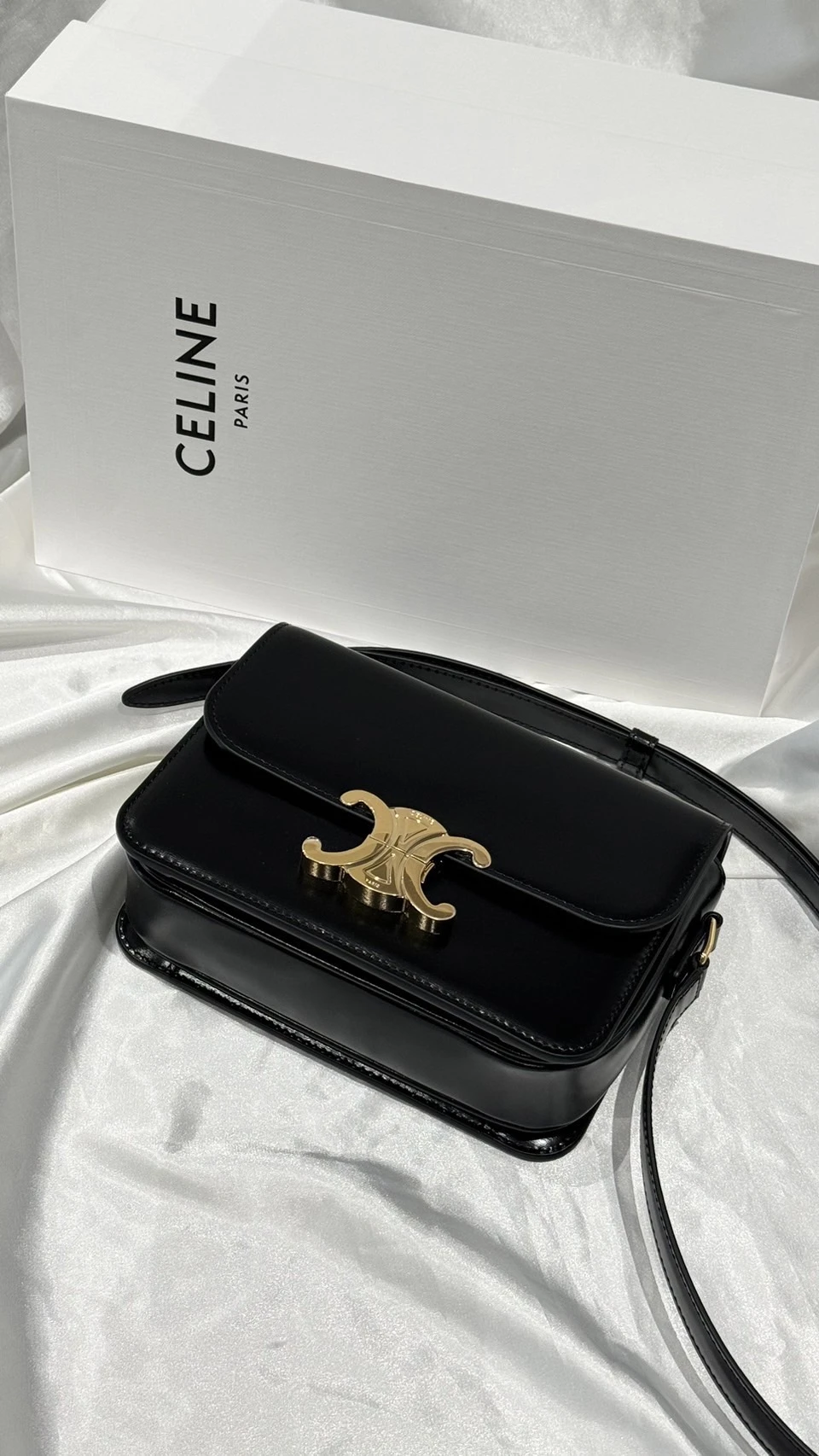 Celine 黑金斜背包