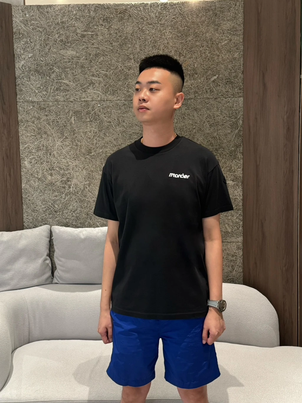 Moncler黑底背後太陽圖案短袖