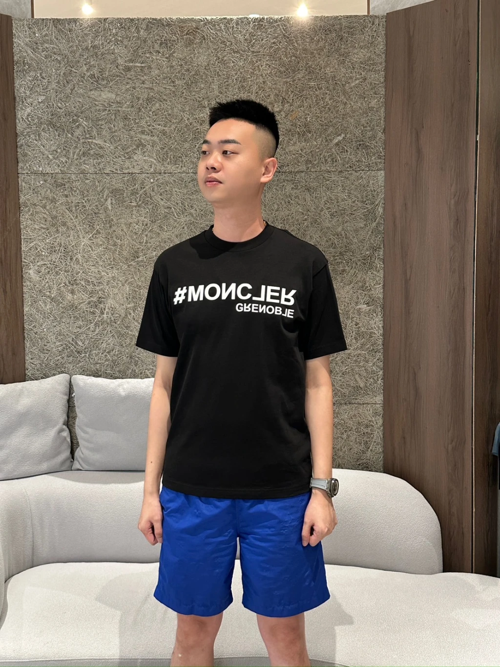 Moncler 黑底白字 字母短袖