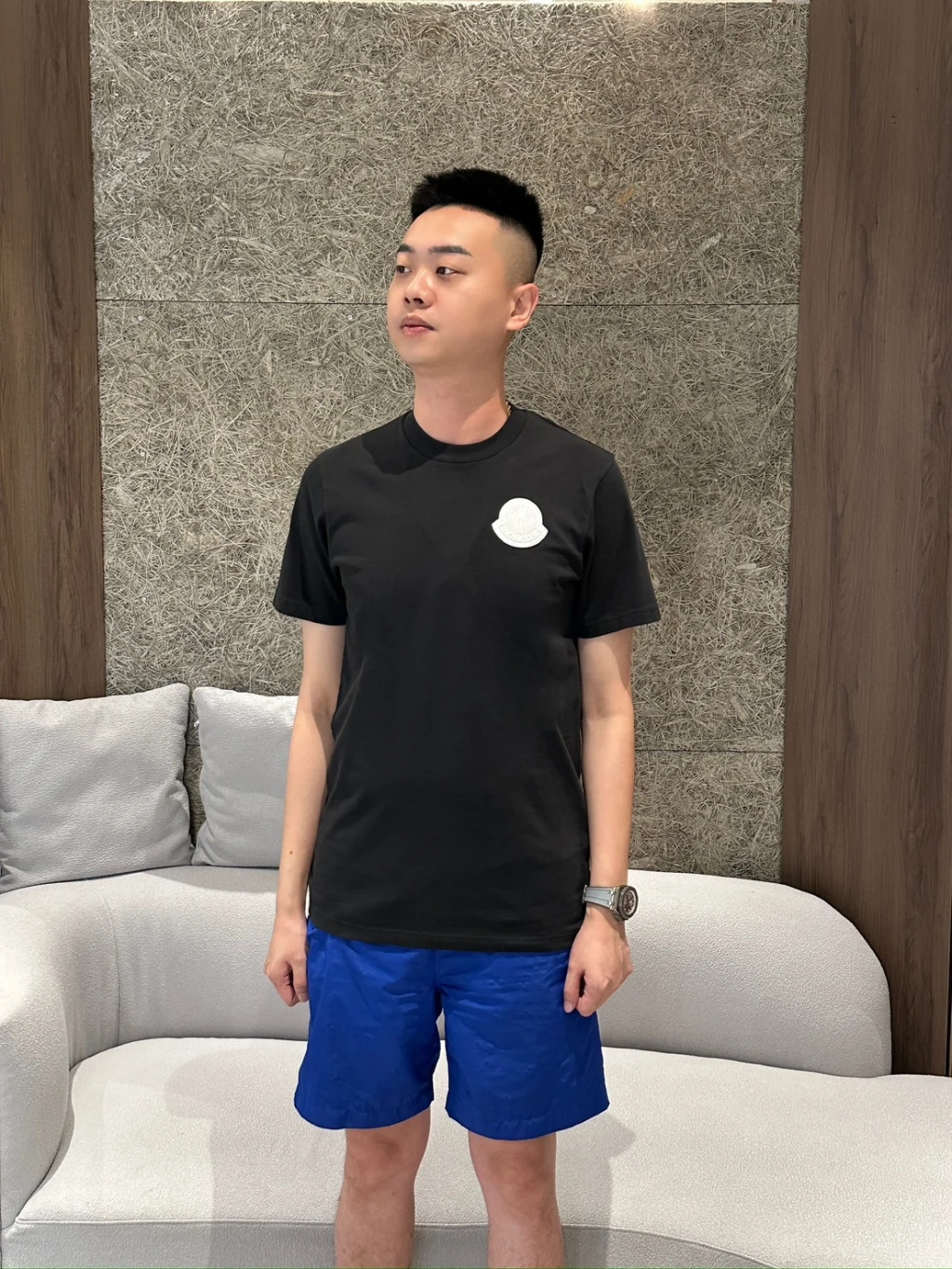 Moncler 黑底白標