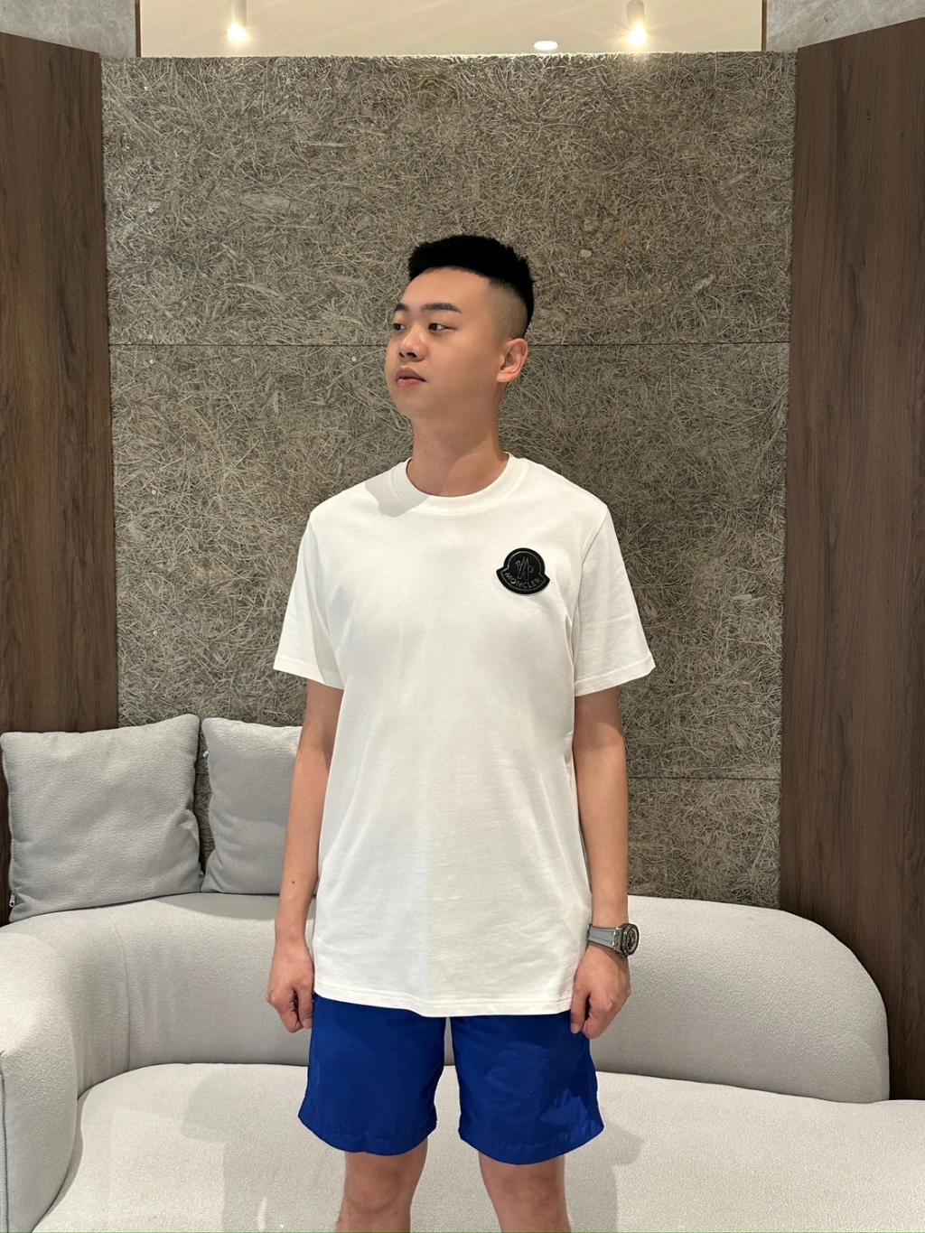 Moncler 白底黑標