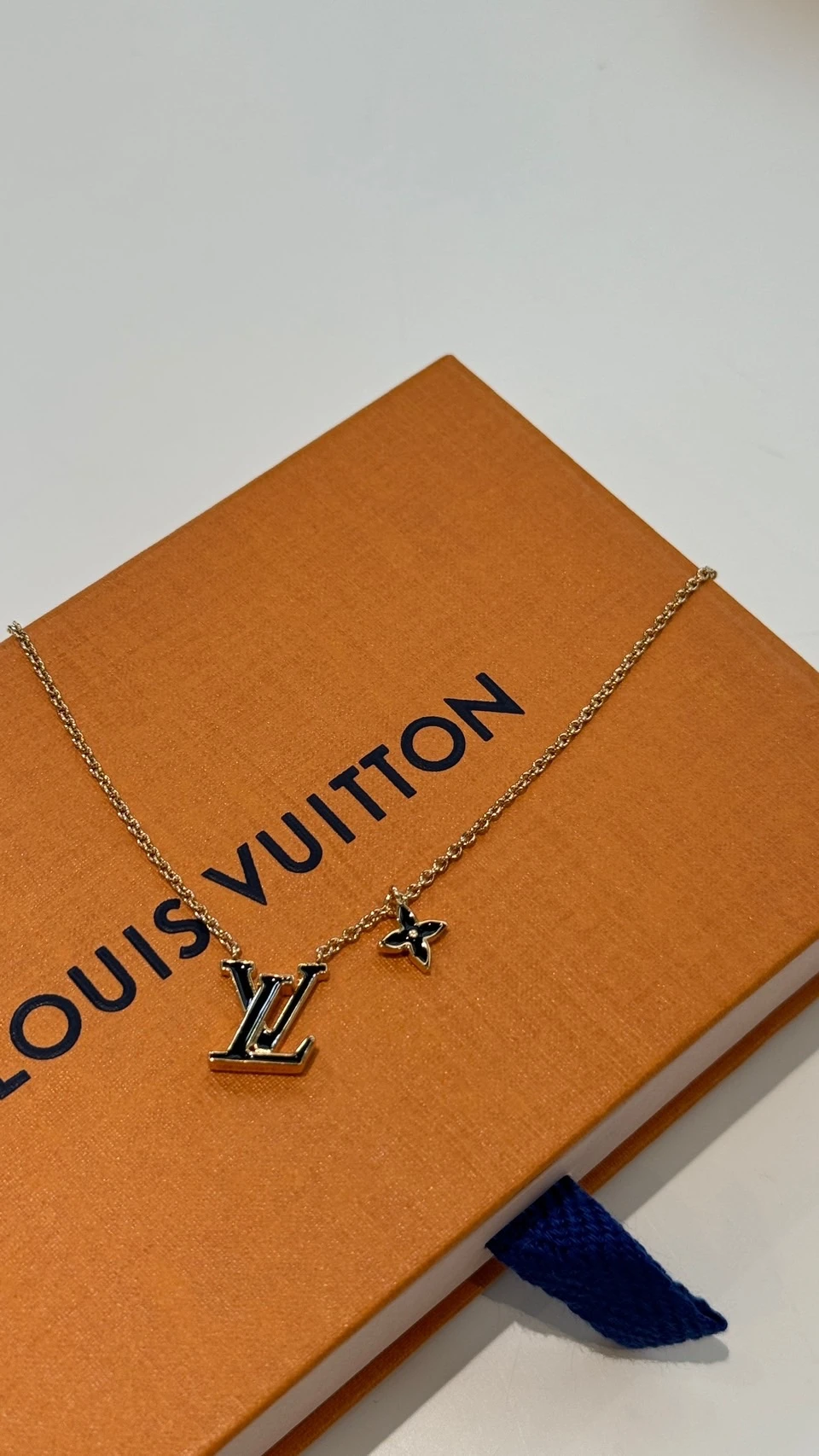 LV  黑金項鍊