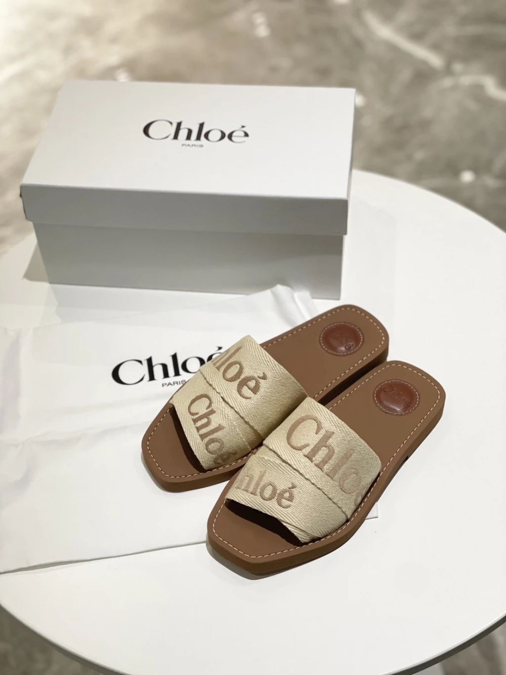 Chloe 小雞黃 刺繡拖鞋