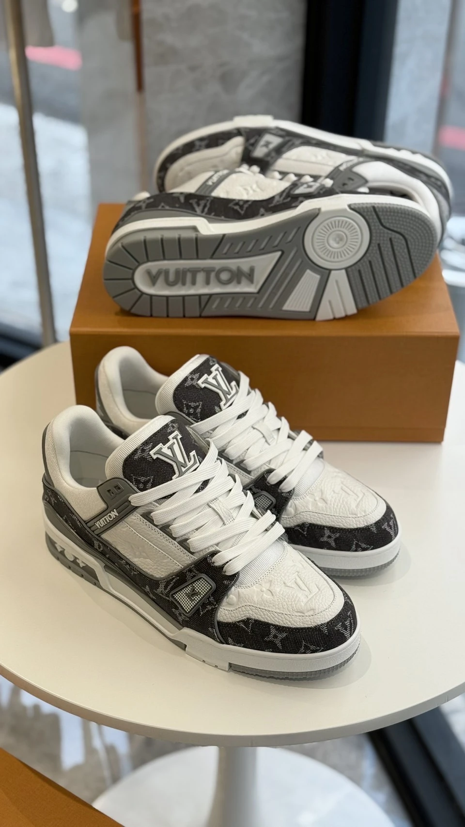 (依尺碼報價)LV TRAINER 灰牛仔鞋