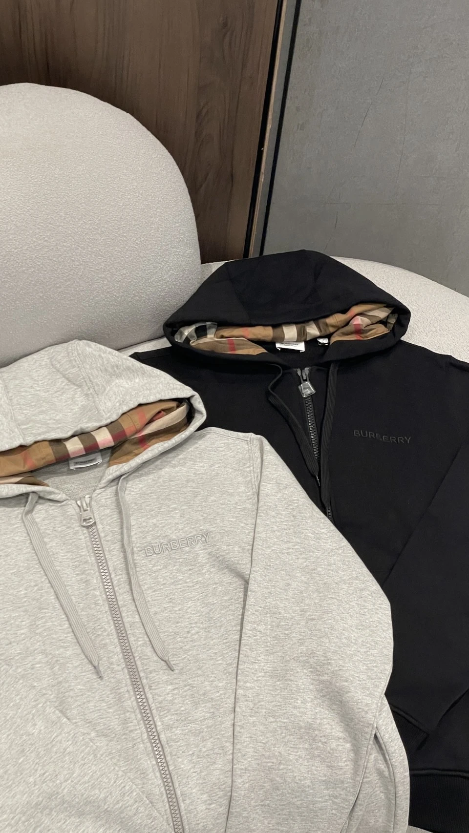 Burberry 新款刺繡戰馬外套(黑/灰)