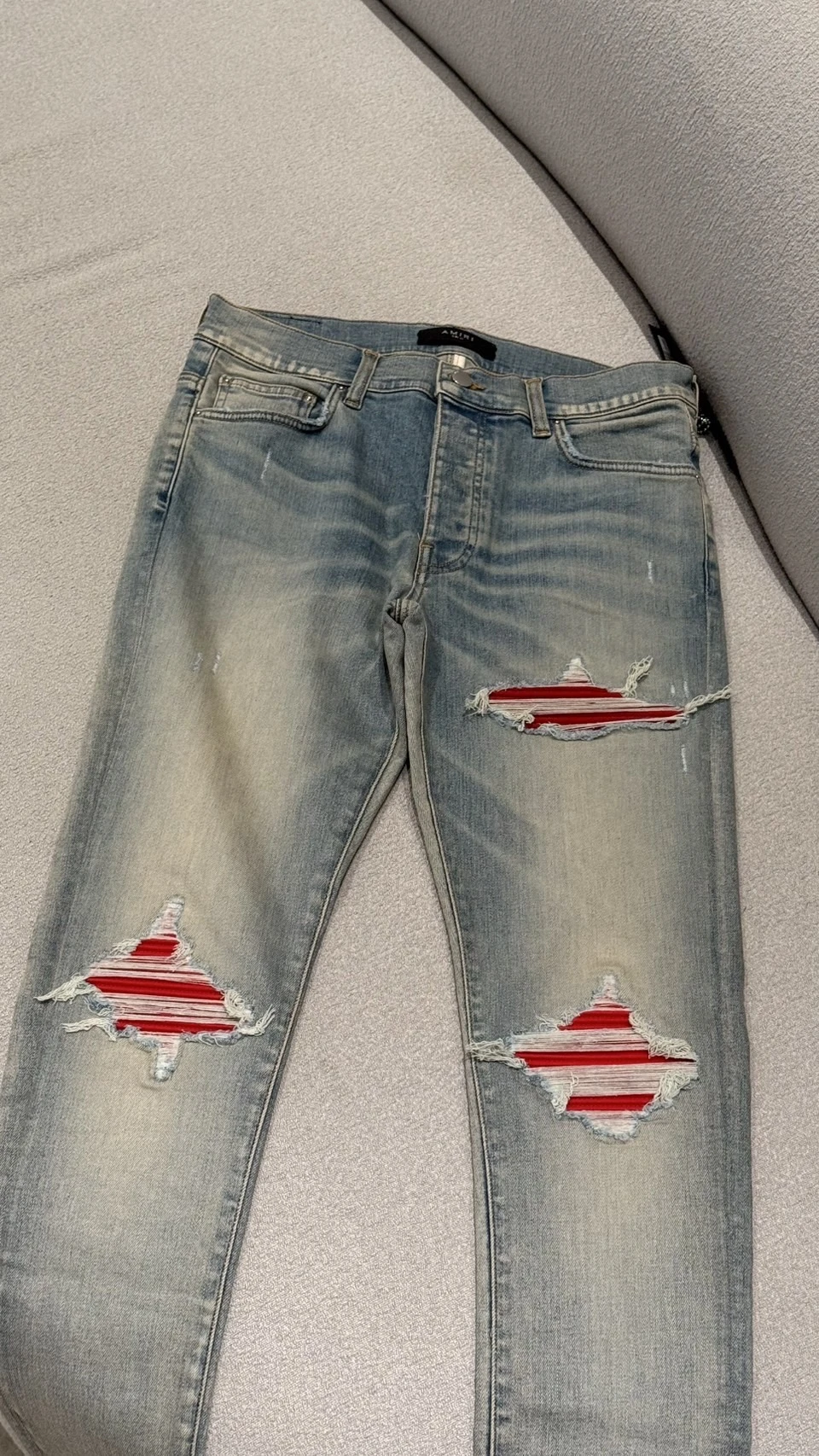 Amiri 淺牛仔紅補丁牛仔褲