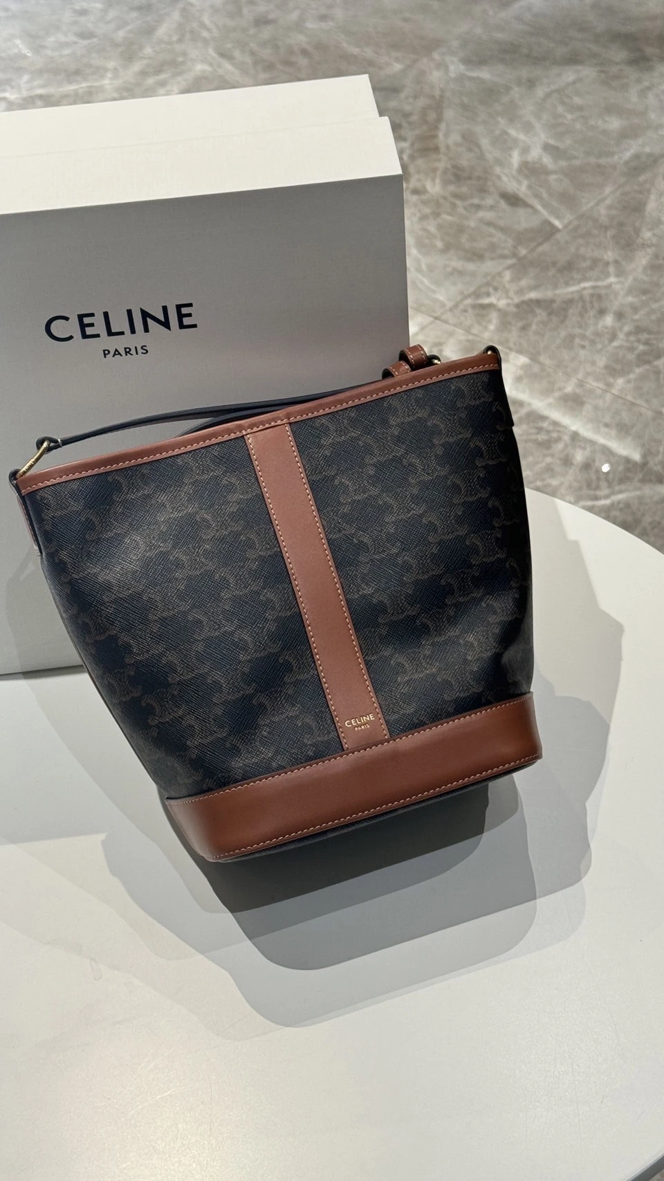Celine 老花水桶包