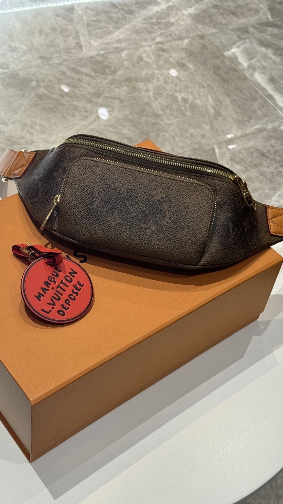 LV 新款刷色腰包