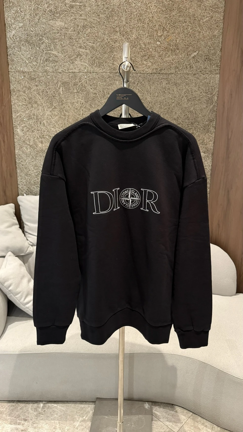 Dior 新款十字刺繡帽踢