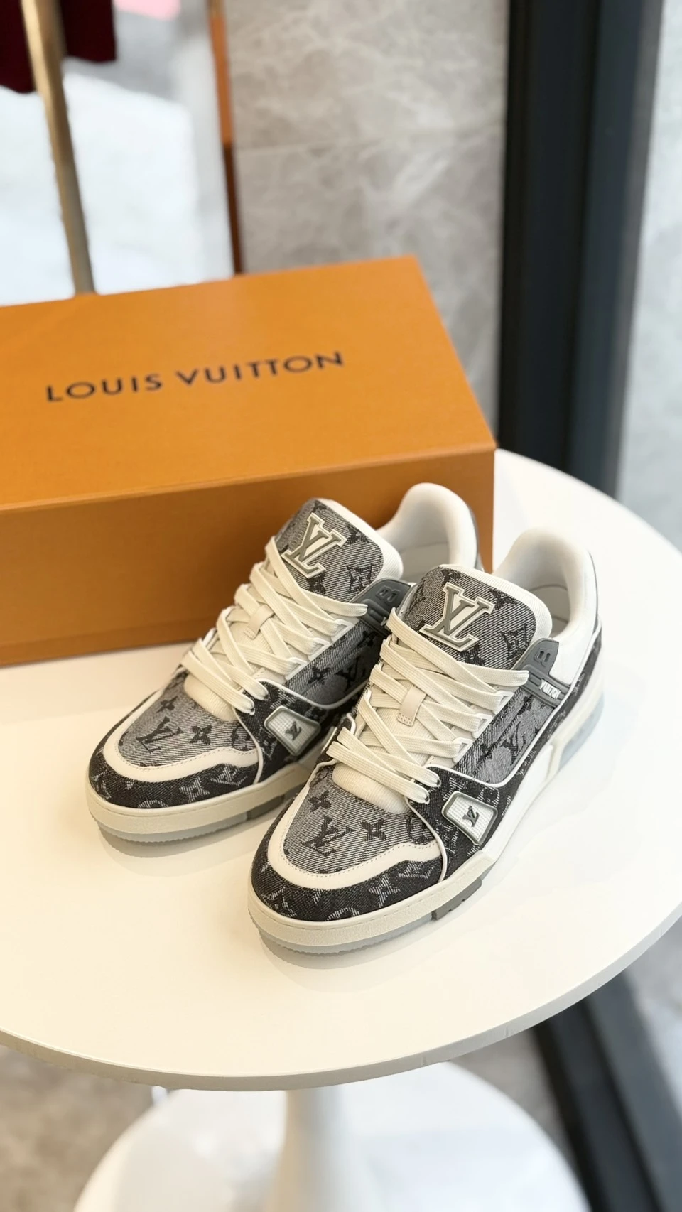 (依尺碼報價)LV TRAINER 灰牛仔鞋