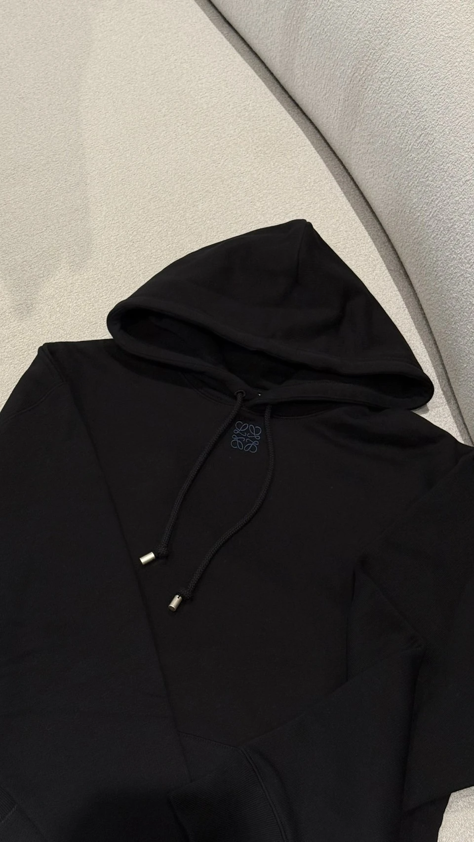 Loewe 小刺繡素帽踢