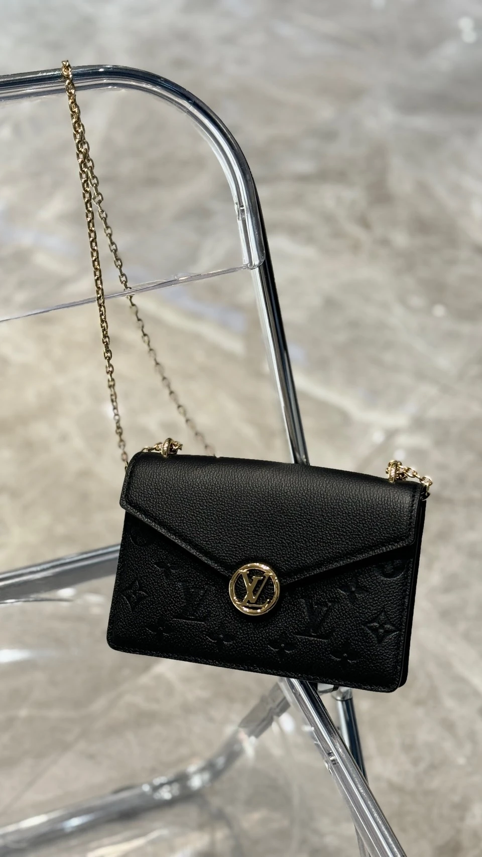 LV 翻蓋壓印鍊條包