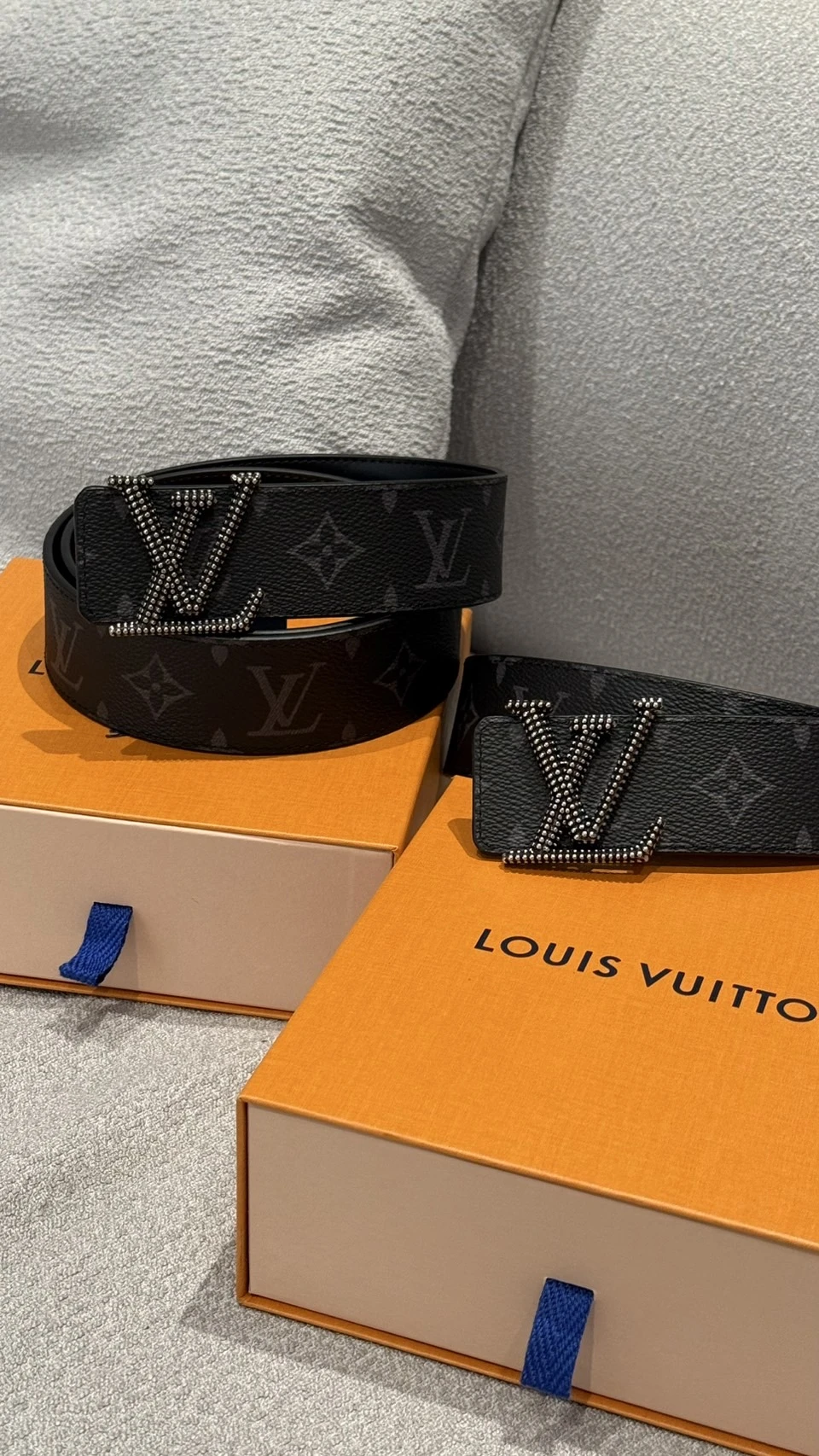LV 新款Logo黑老花皮帶