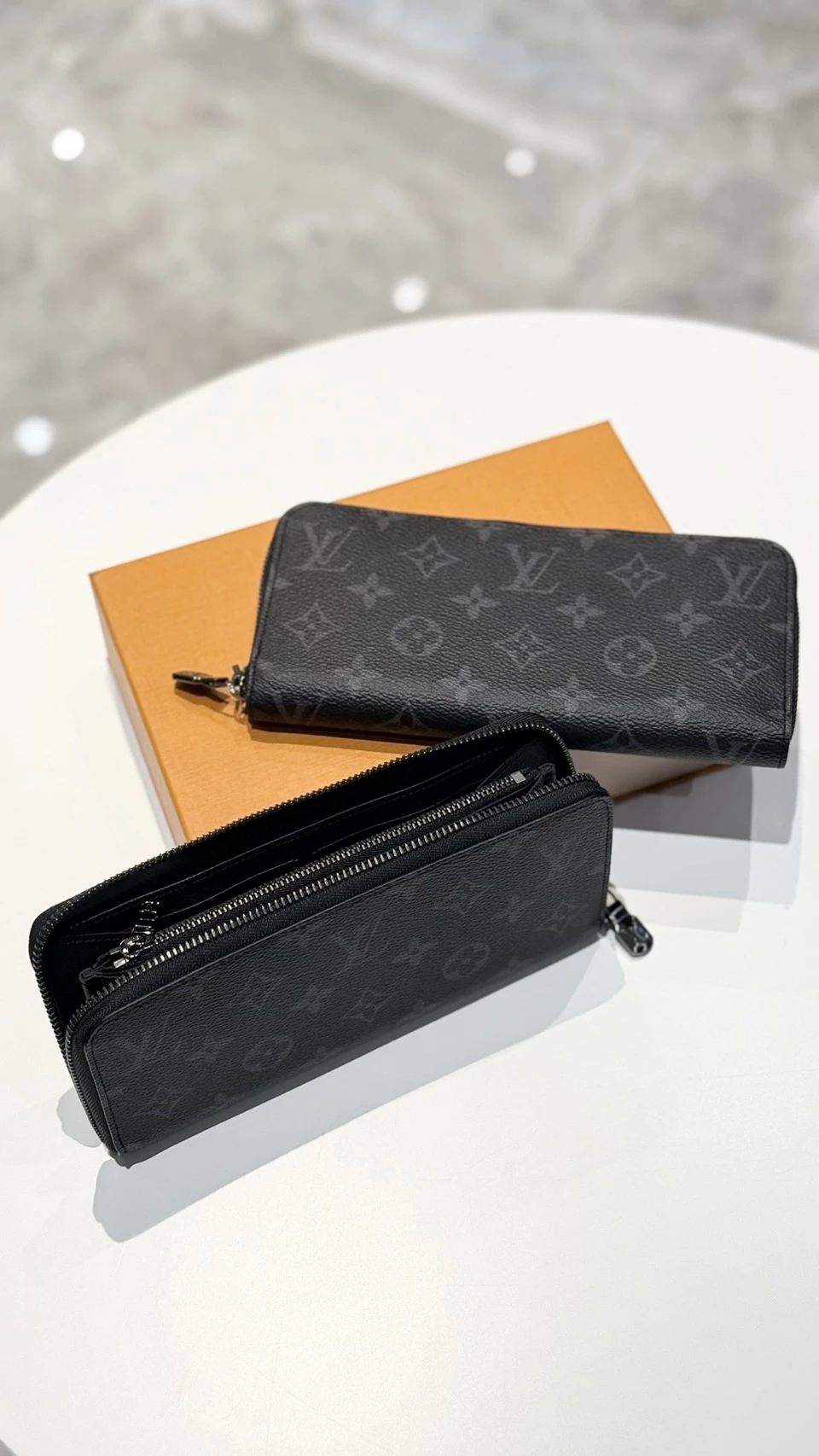 LV 新款扇形黑老花長夾