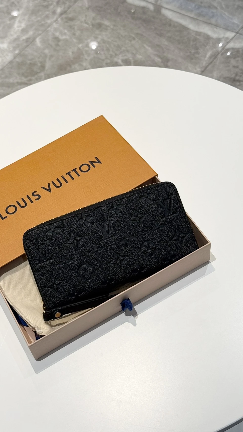 LV 滿板壓紋(大) 拉鍊長夾