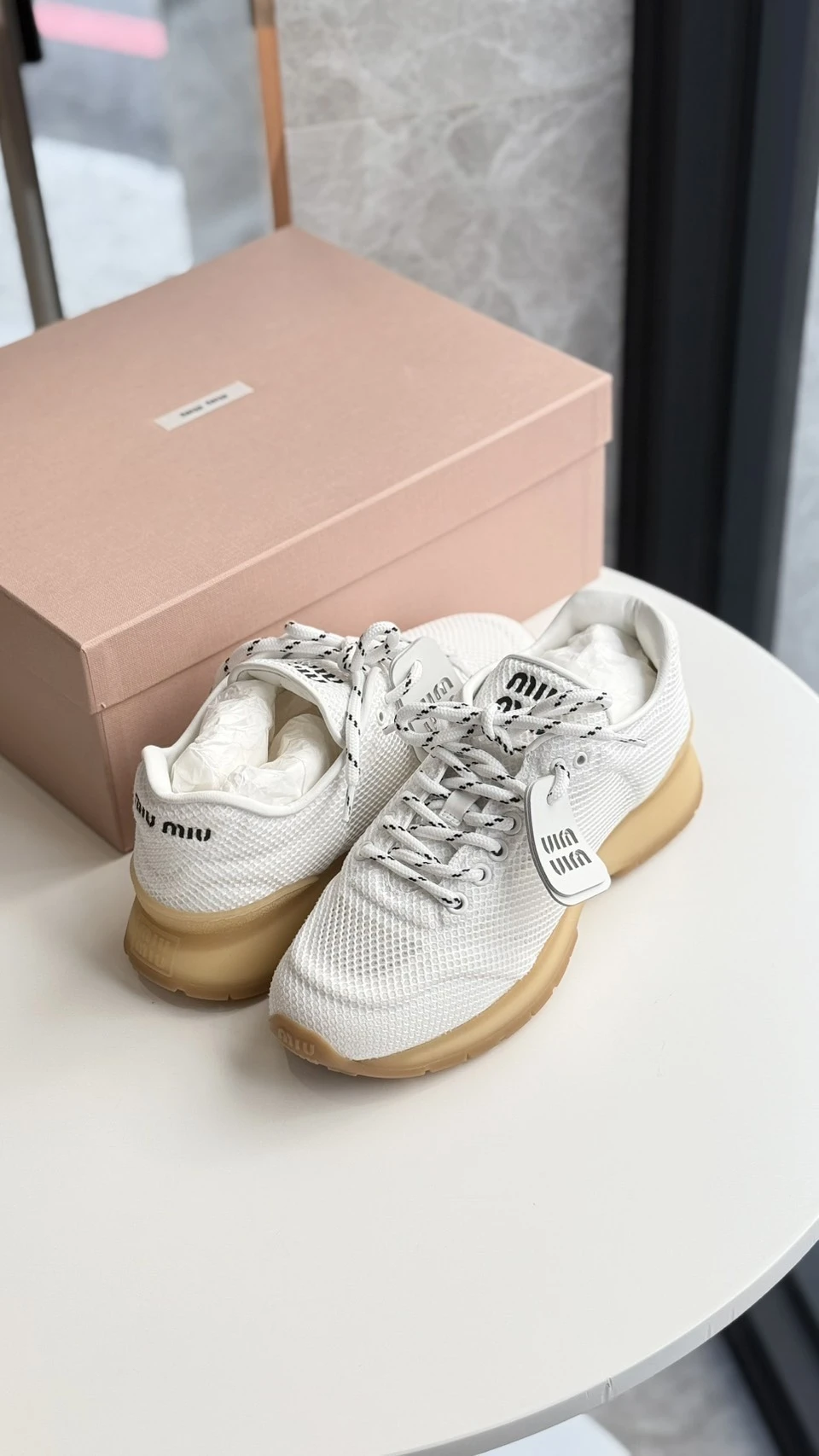 MIUMIU 小白鞋