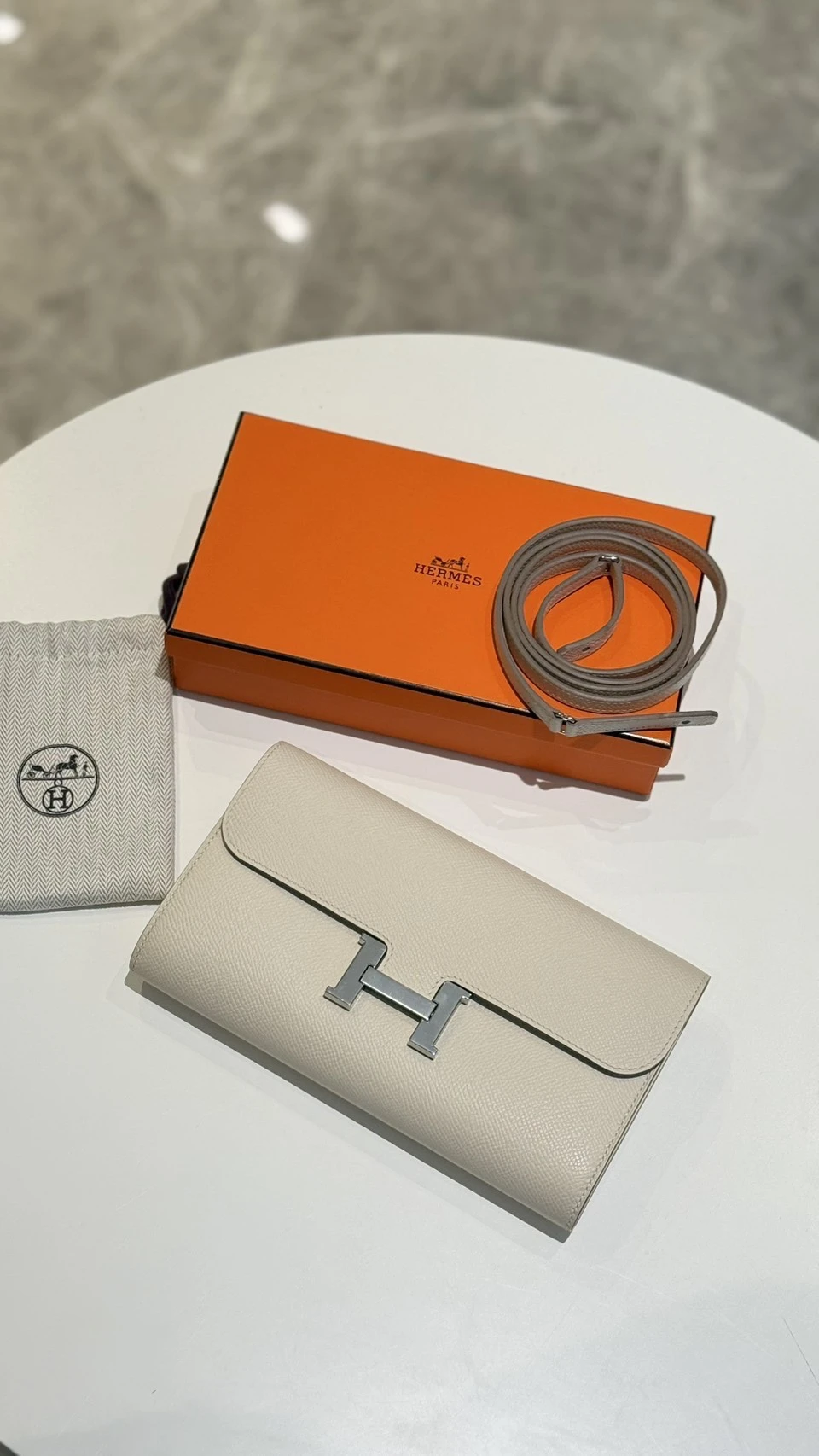 Hermes Constance to go