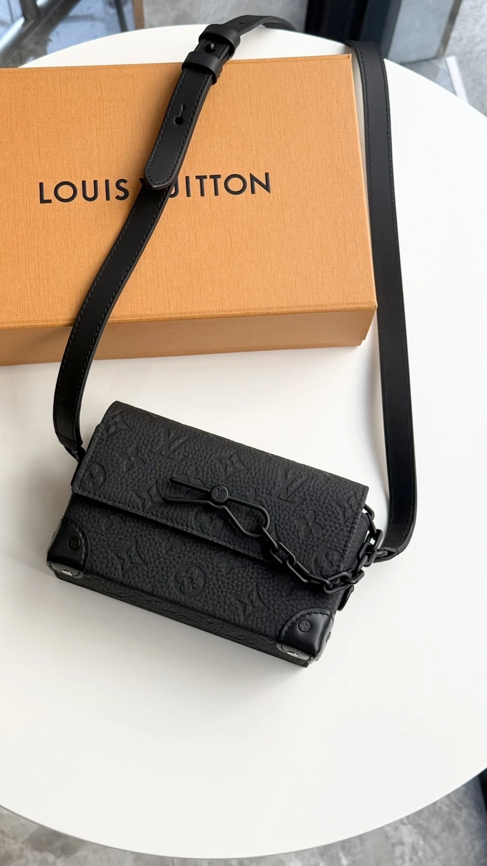 LV Steamer黑壓印斜背包