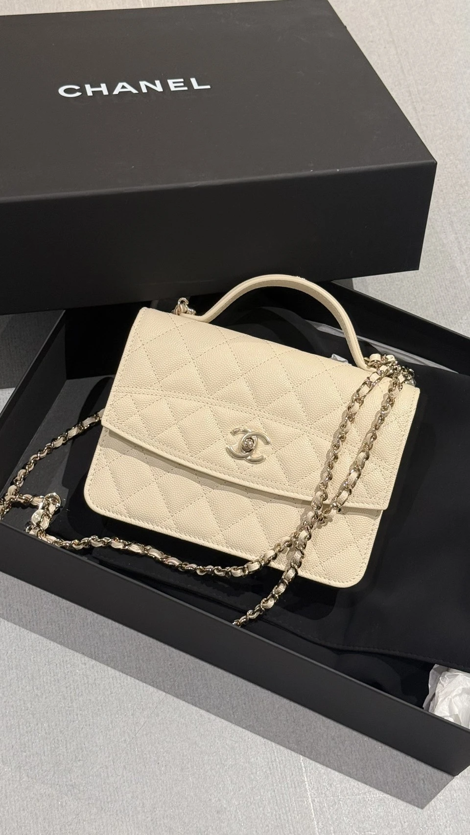 Chanel 奶油白手柄包