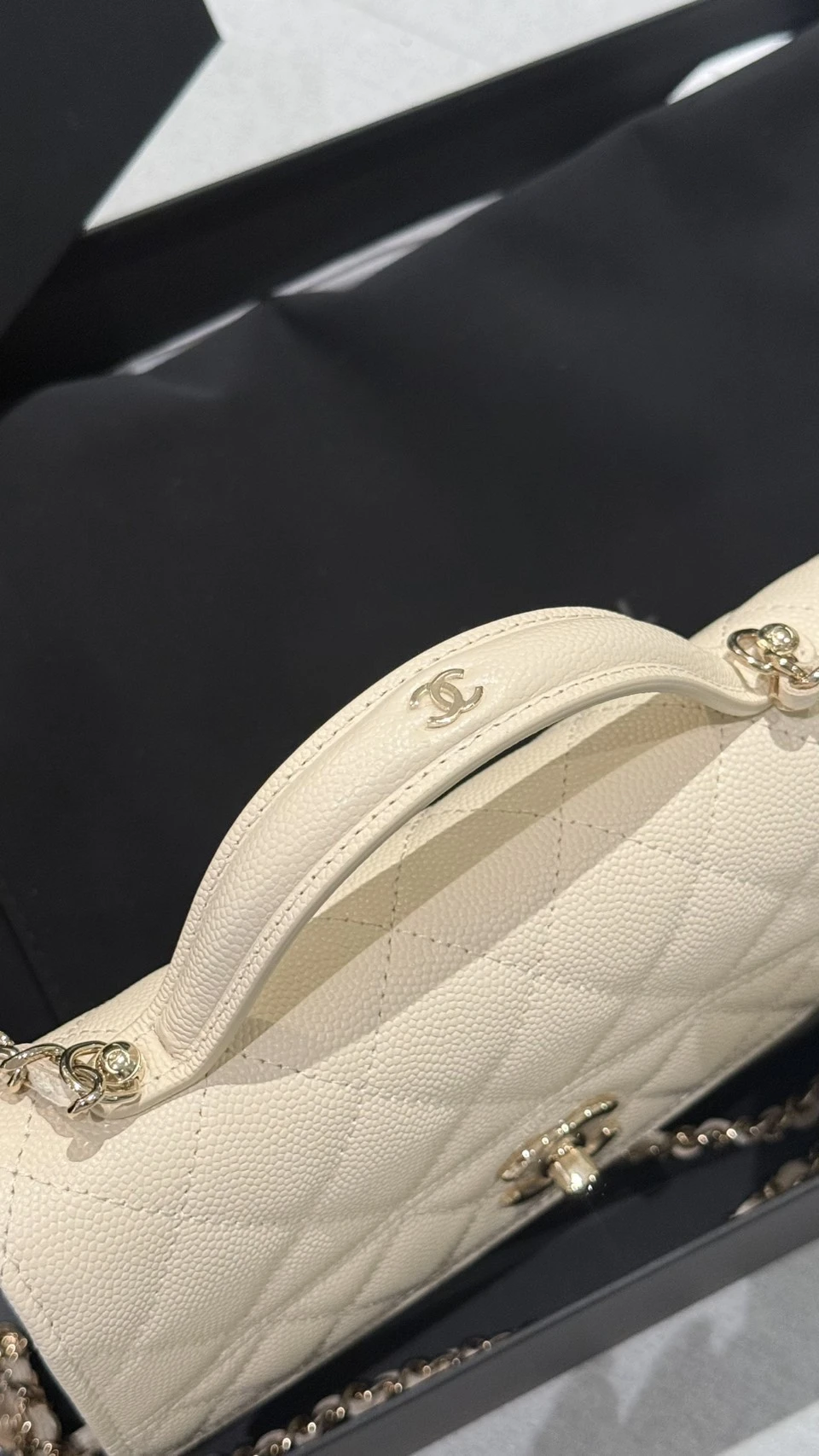 Chanel 奶油白手柄包