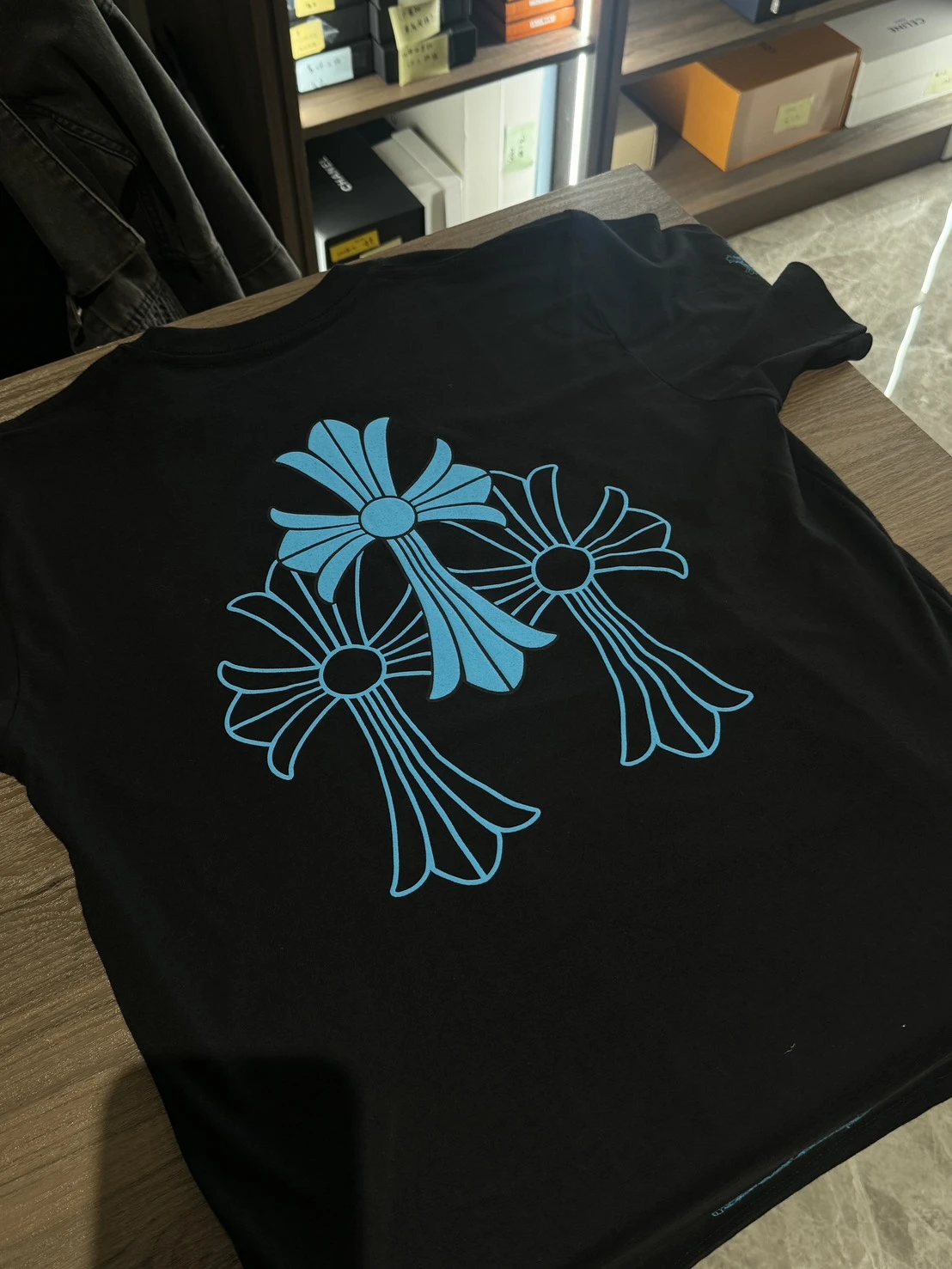 克羅心 黑底藍色短袖