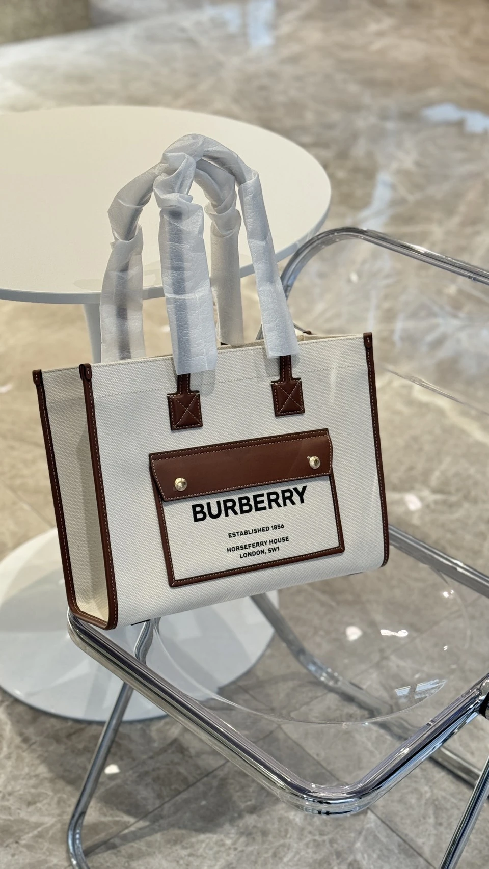 Burberry 托特包大顆