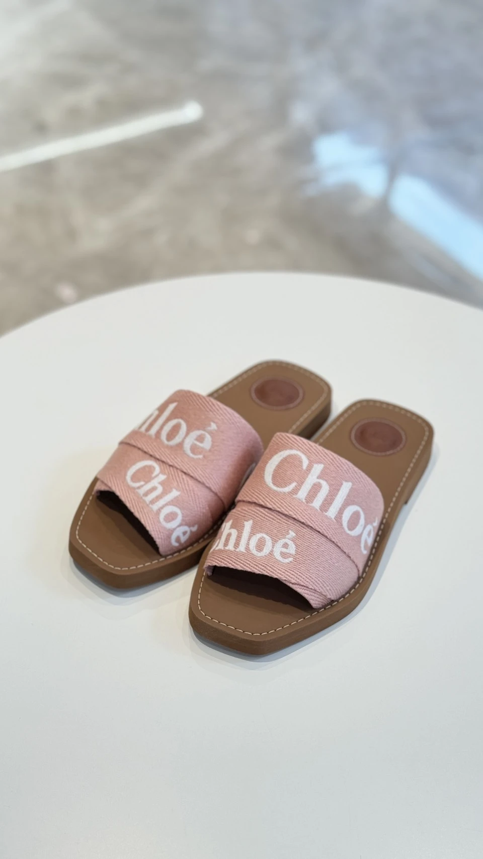 Chloe 粉色繡拖鞋