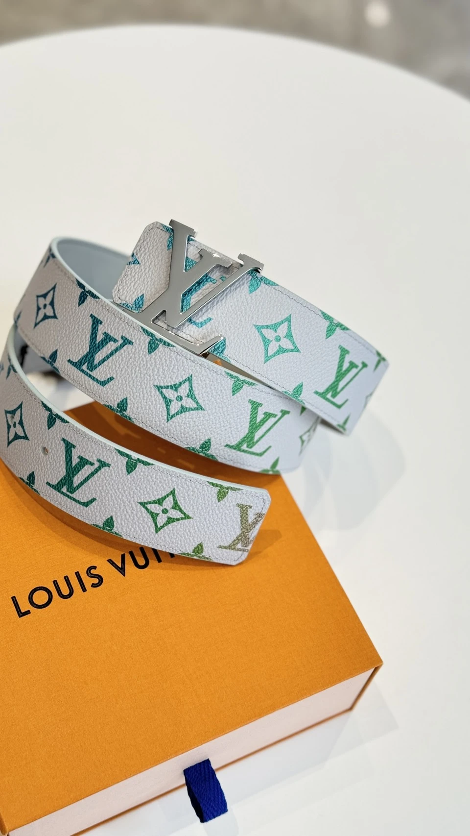 LV 炫彩白皮帶