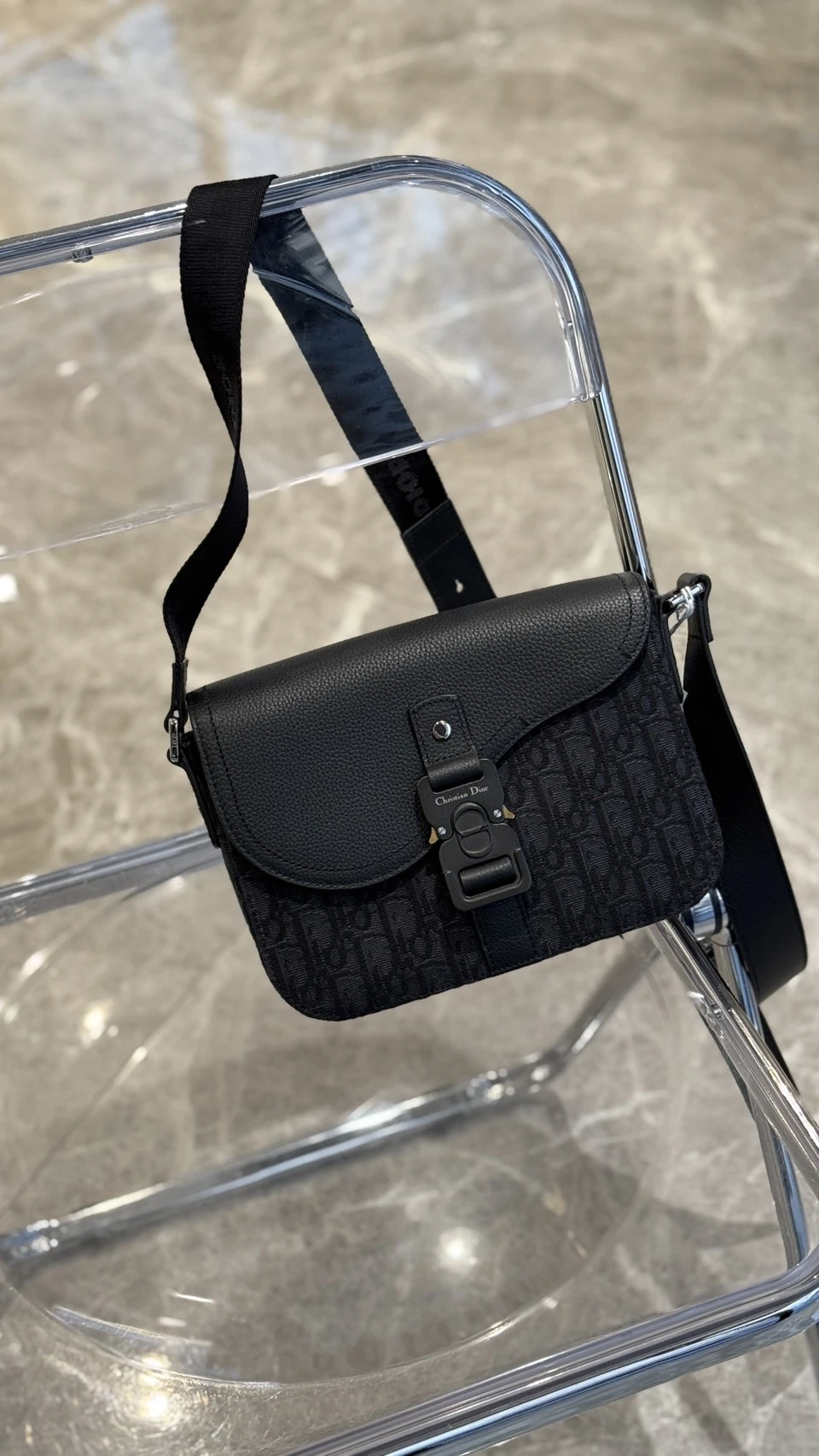 Dior 小號郵差包
