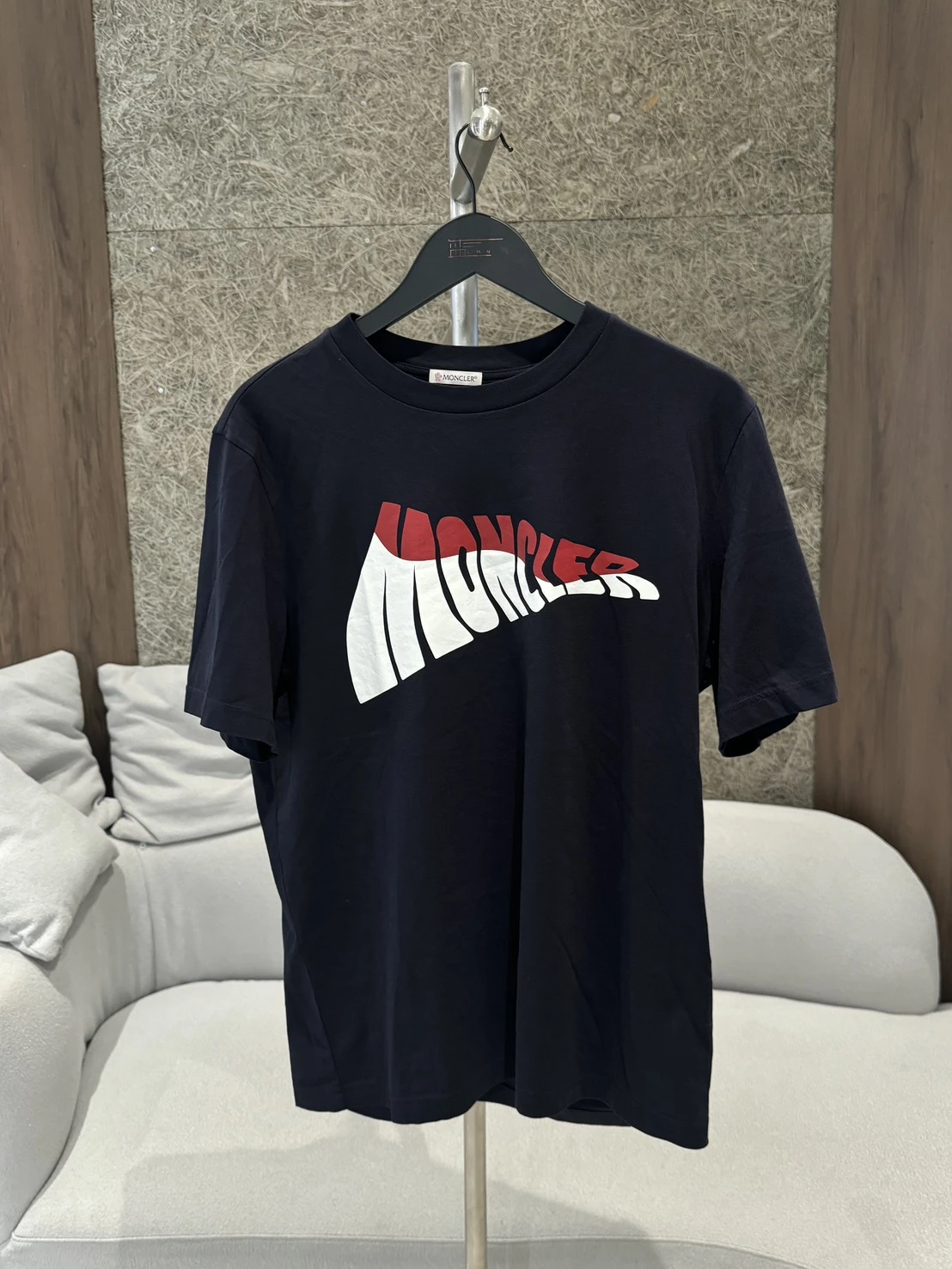 Moncler 紅白字體短袖