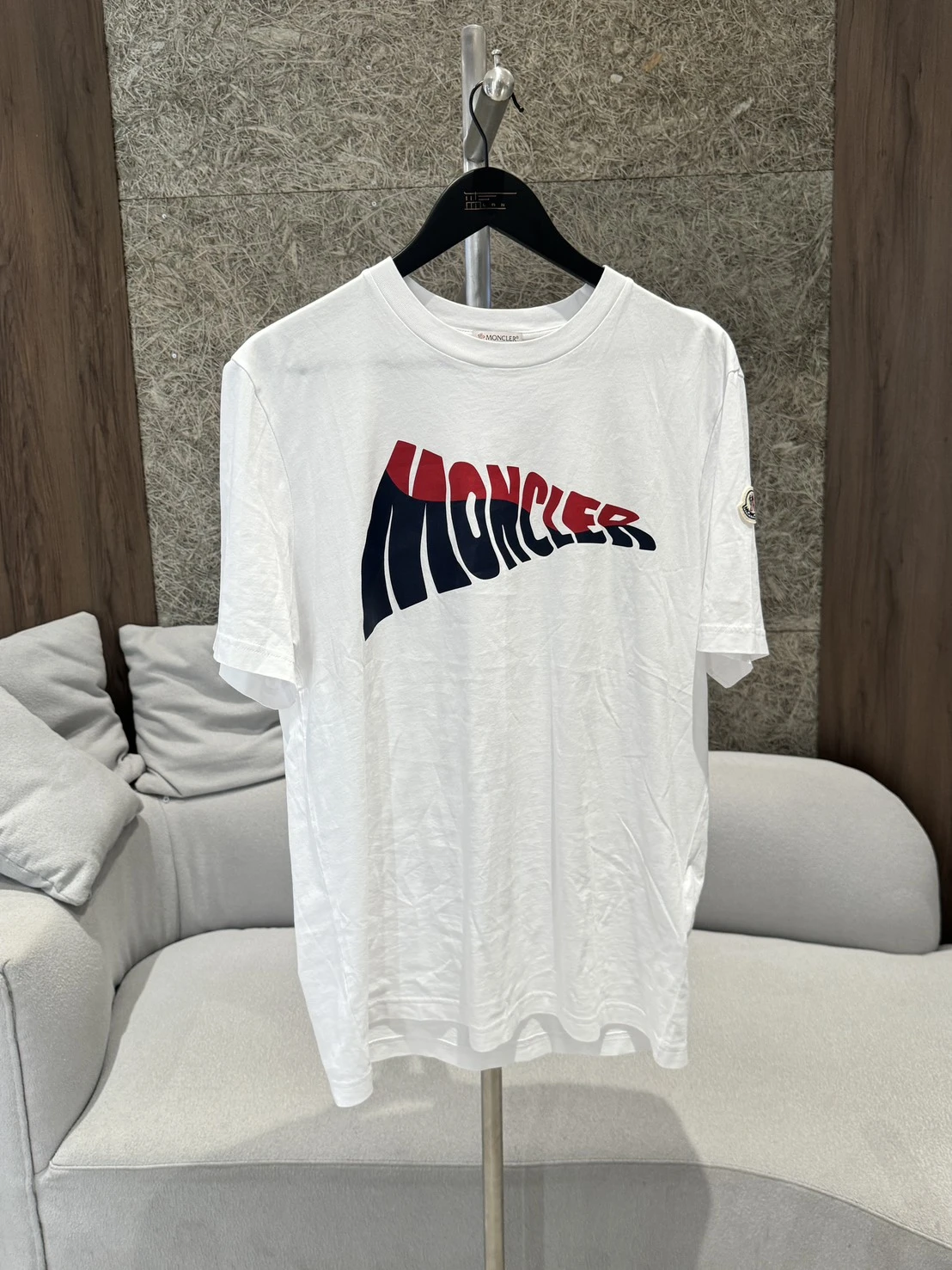 Moncler 紅黑字體短袖