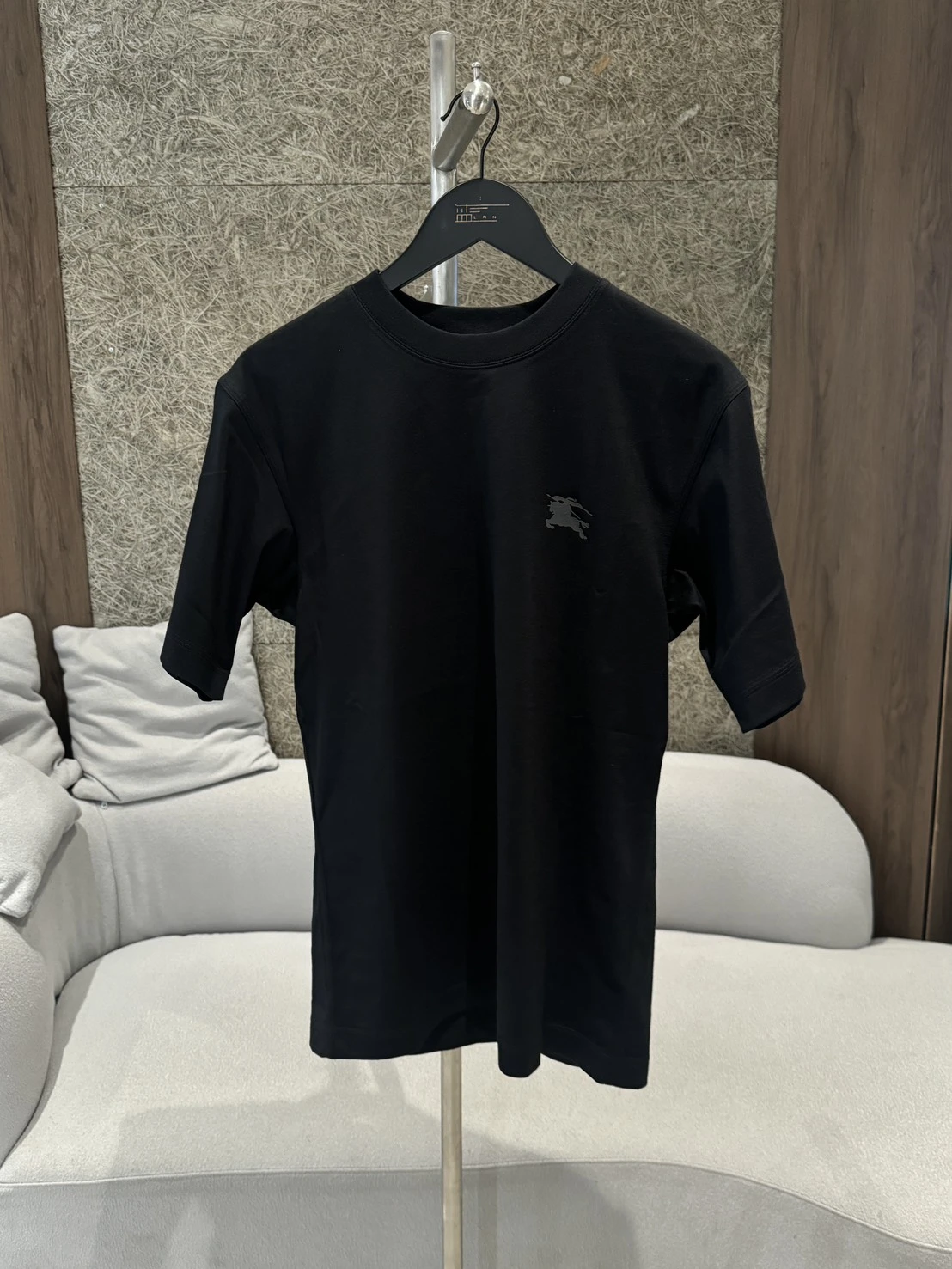 Burberry 黑底灰標短袖
