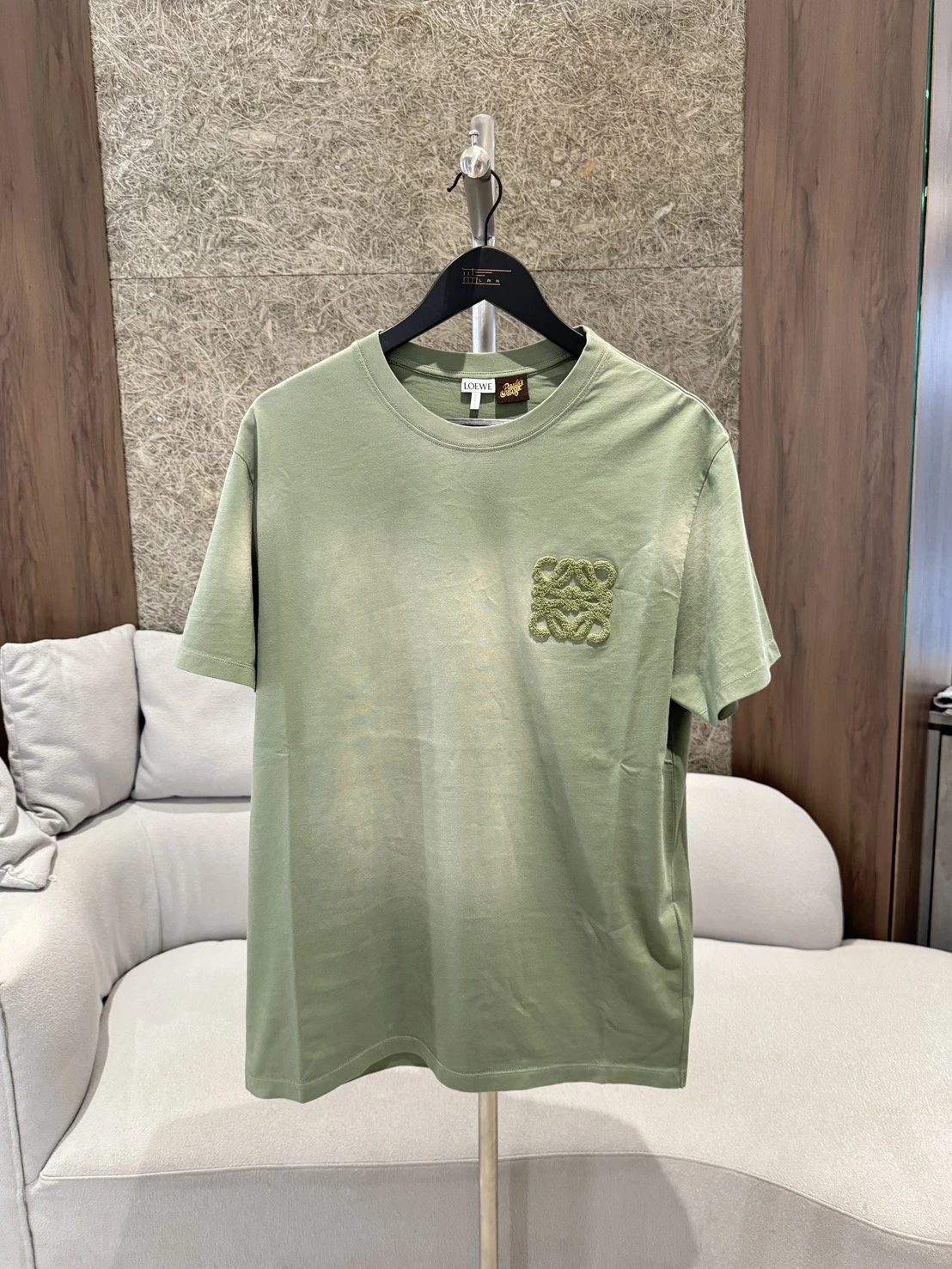 Loewe 絨毛刺繡綠短袖