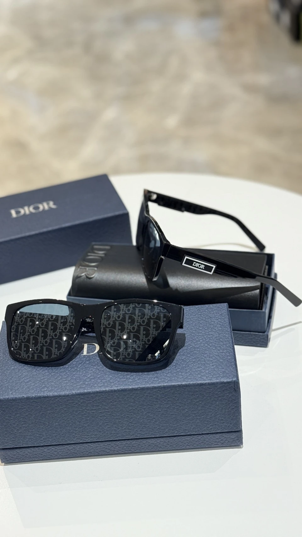 Dior 滿版墨鏡