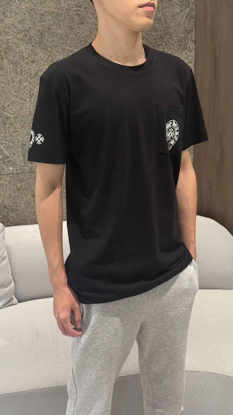 克羅心 背後彩色logo