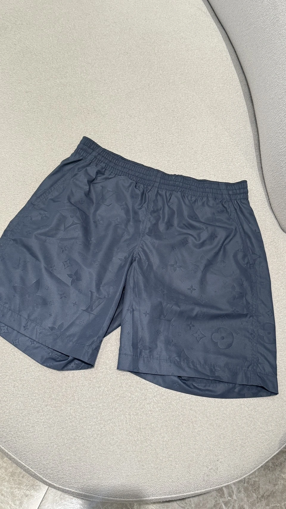 LV 滿版老花壓紋 深藍短褲
