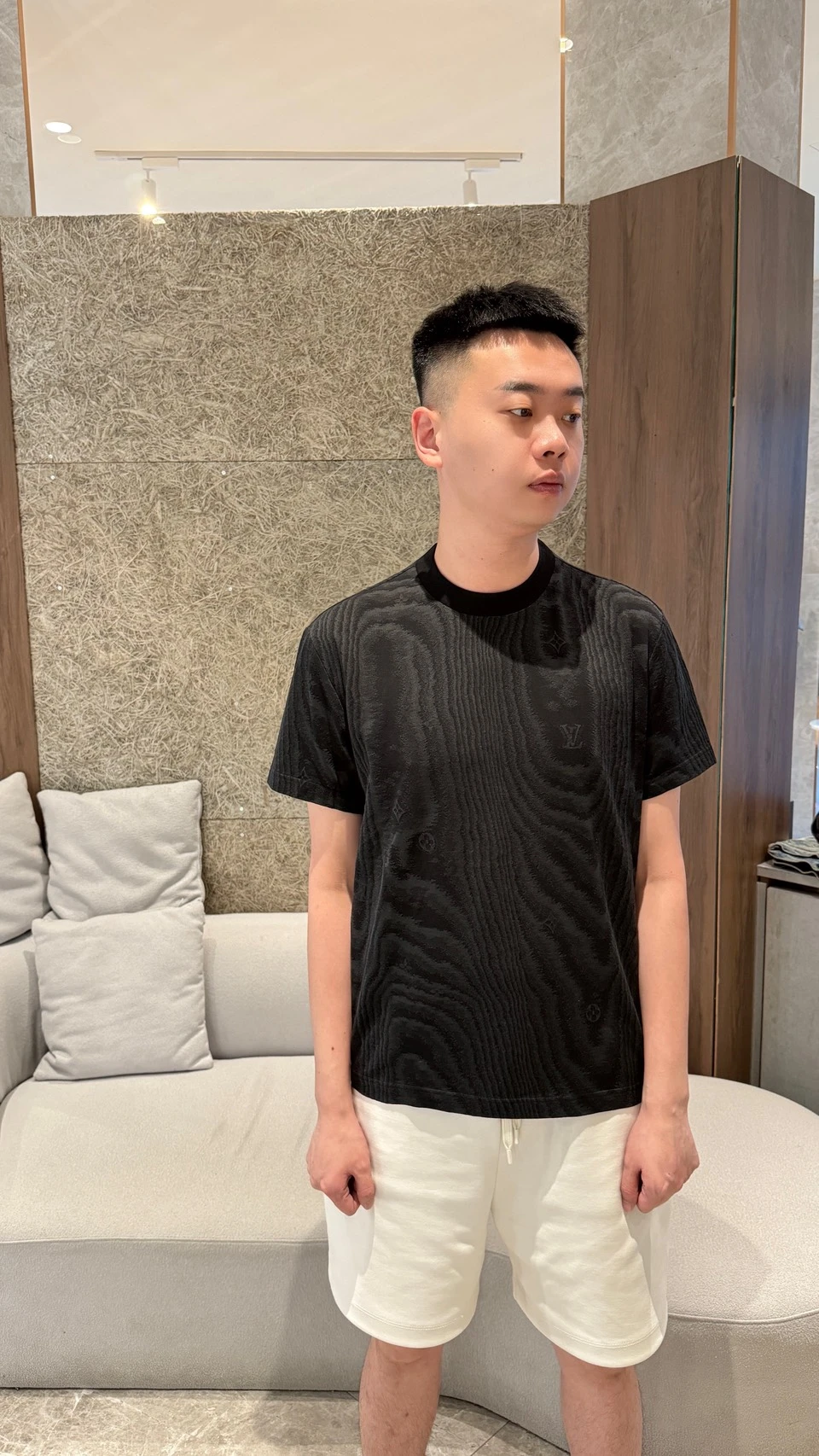 LV 全黑木紋logo短袖