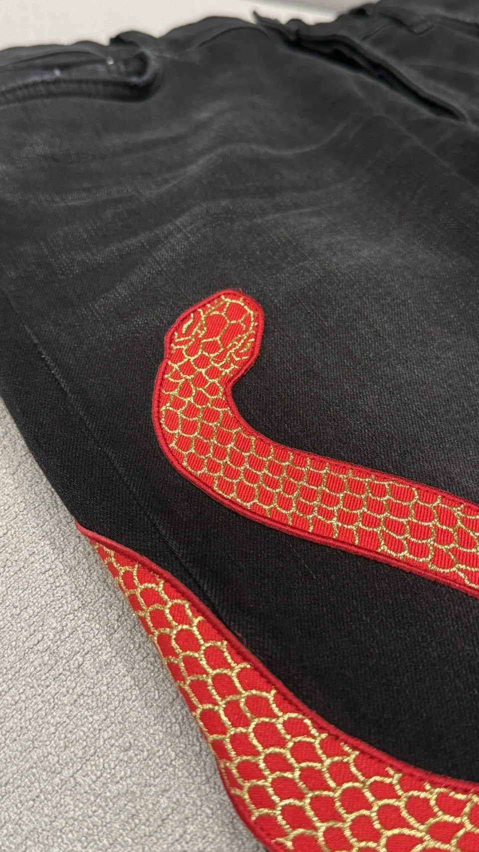 Amiri 蛇年限定牛仔褲(售完)