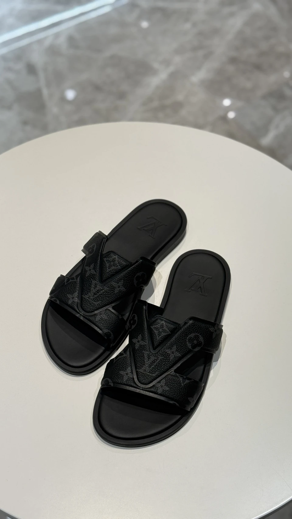 LV 黑老花拖鞋