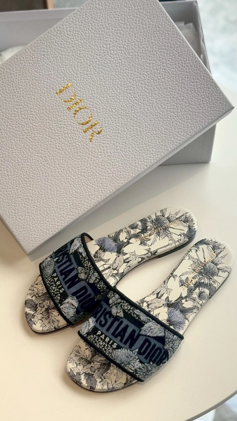 Dior 花卉刺繡拖鞋