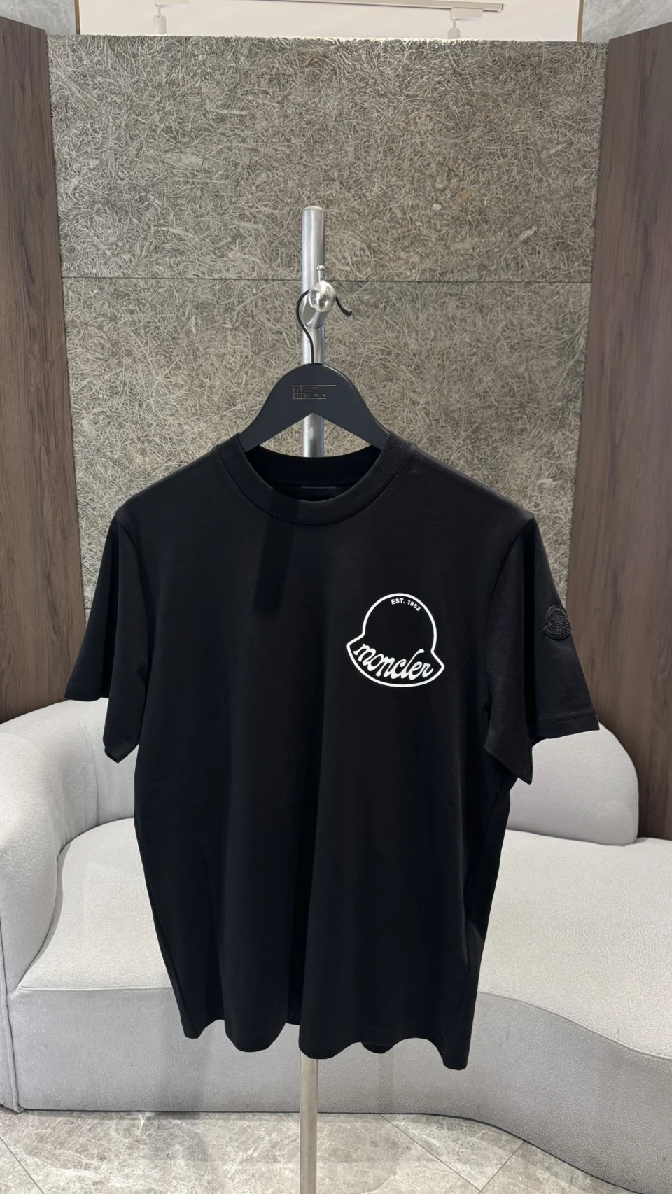 Moncler 簍空logo 黑短袖