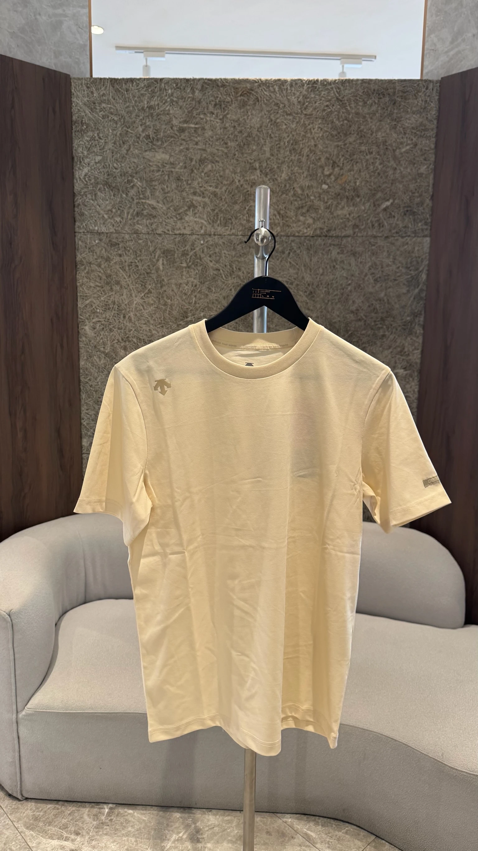 DESCENTE 迪桑特 背後文字 奶茶色（售完）