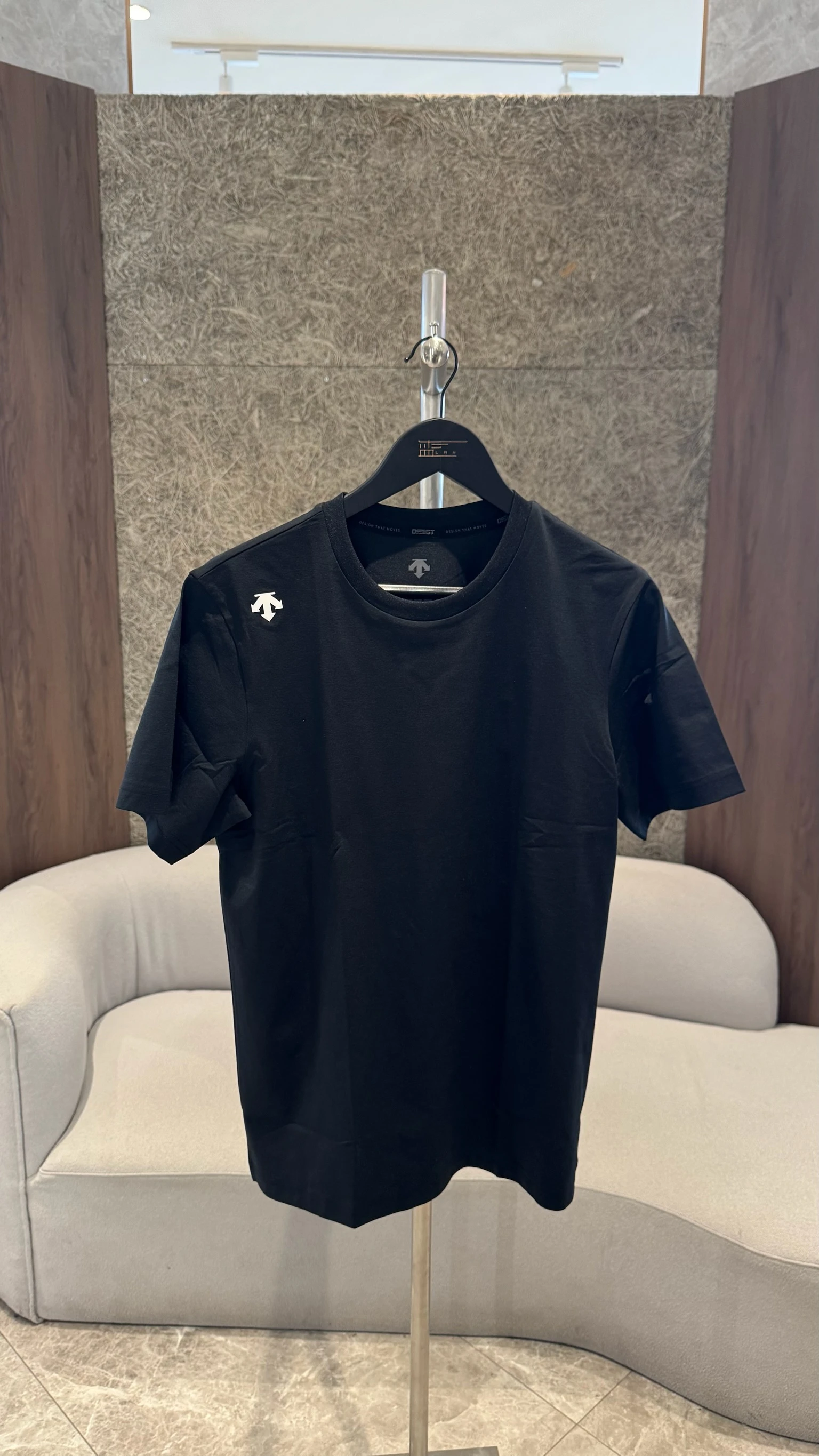 DESCENTE 迪桑特 素踢 黑（售完）